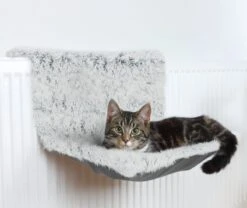 Trixie Radiator Hangmat Harvey Langhaar Pluche / Velours Wit Zwart - 45X31X26 CM 9 Trixie Radiator Hangmat Harvey Langhaar Pluche / Velours Wit Zwart - 45X31X26 CM -Kattenproducten 1200x1011 7