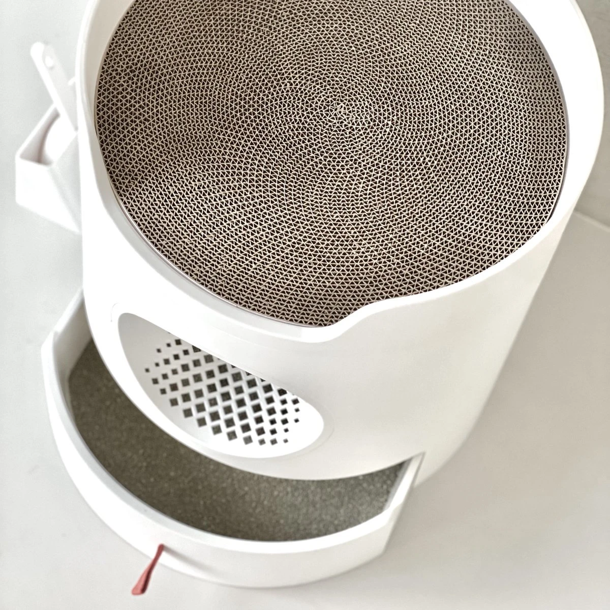 A Sunny Day Kattenbak Met Lade, Bedje En Krabplank - Inclusief Schepje - Design Kattenbak - Wit - Dichte Kattenbak - Kattenbak Gesloten 17 A Sunny Day Kattenbak Met Lade, Bedje En Krabplank - Inclusief Schepje - Design Kattenbak - Wit - Dichte Kattenbak - Kattenbak Gesloten - Afbeelding 15