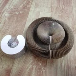 Magic Organ Cat Scratching Board Speelgoed |Magic Krab Karton Krabmat Voor Katten Design Krabkarton Voor Katten 2in 1 Met Speelgoed Balletje- Kattenspeeltjes - Alternatief Voor De Katten Krabpaal - Kattenspeelgoed -TikTok - TikTok Made Me Buy It -Kattenproducten 1200x1200 796