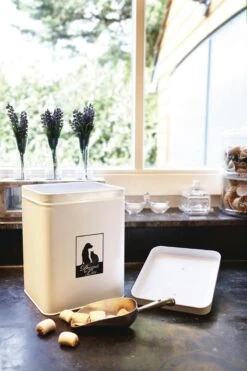 Designed By Lotte Vooraadblik Incl. Schep - Wit - 18x16x26 Cm -Kattenproducten 800x1200 1